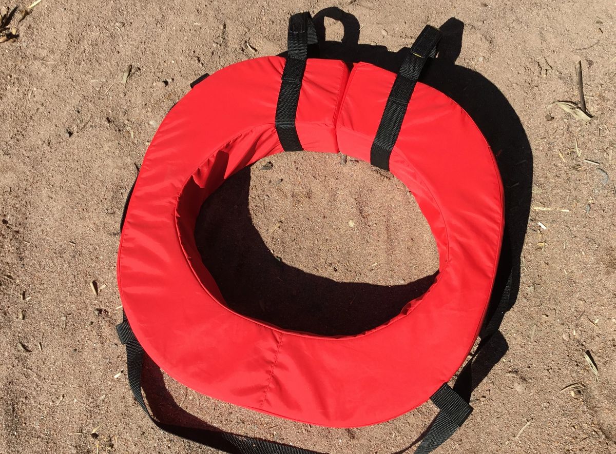 Pehmeässä tai kovassa pelastusrenkaassa voi olla valmiina köydet tai nauhat, joista saa kiinni