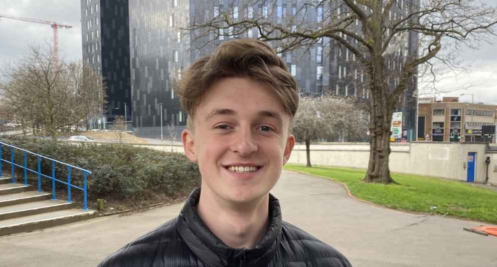 Éire (19) is the first second generation Irish person to receive the bursary.