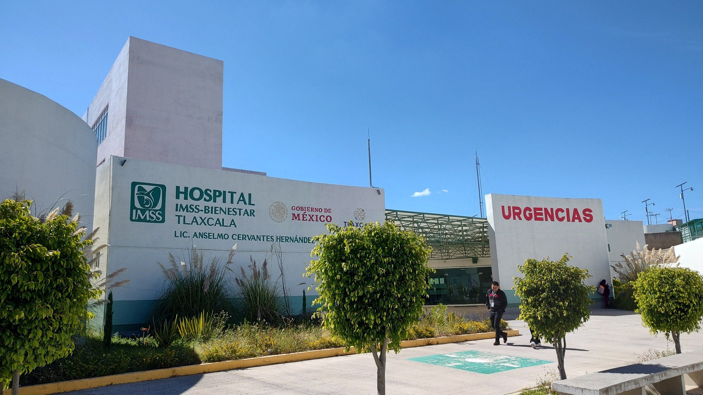 Fachada de un hospital del IMSS-Bienestar en Tlaxcala.