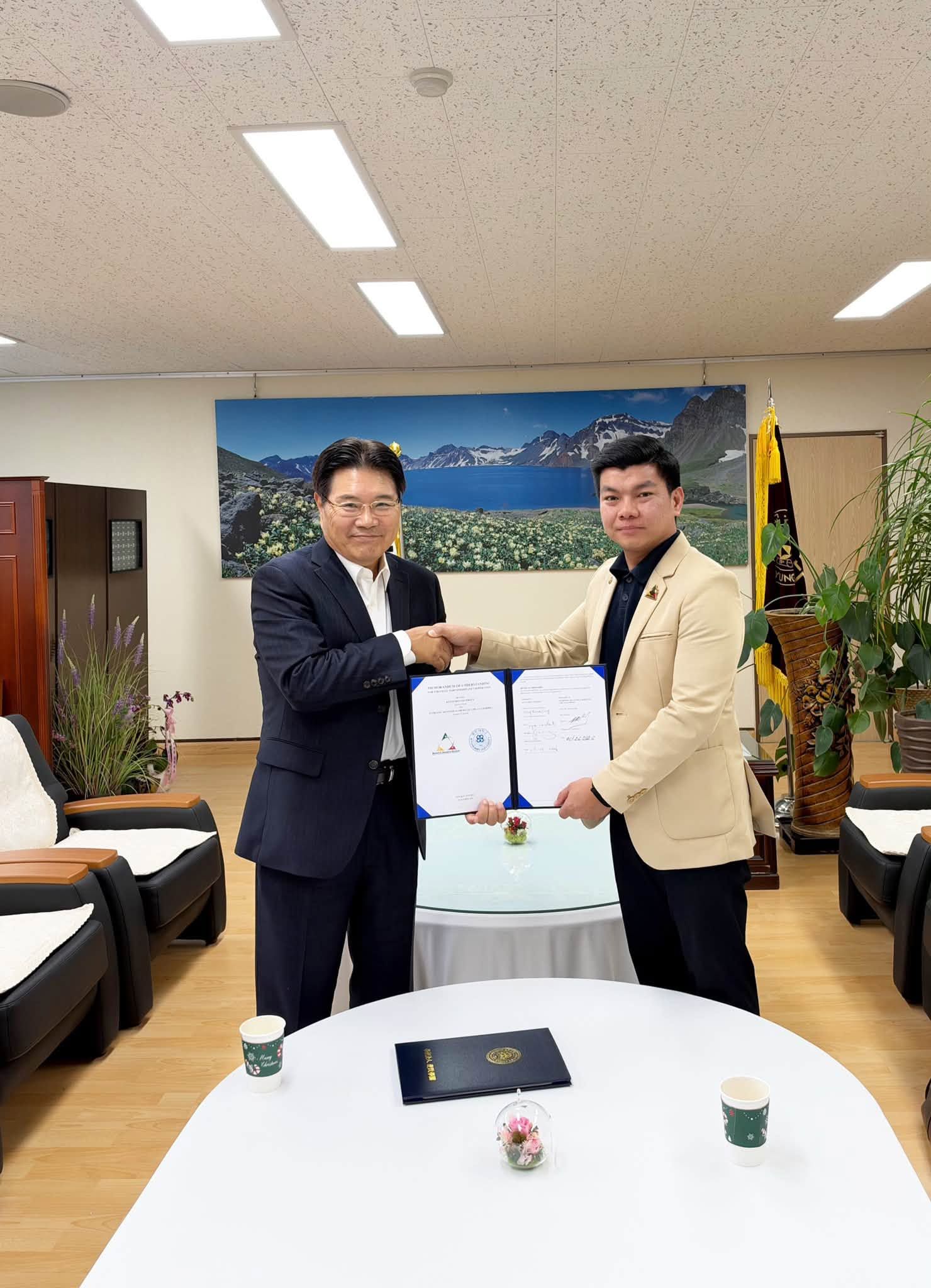 Representatives of AAA School and Kyungmin University display their agreement at the signing ceremony in Korea.