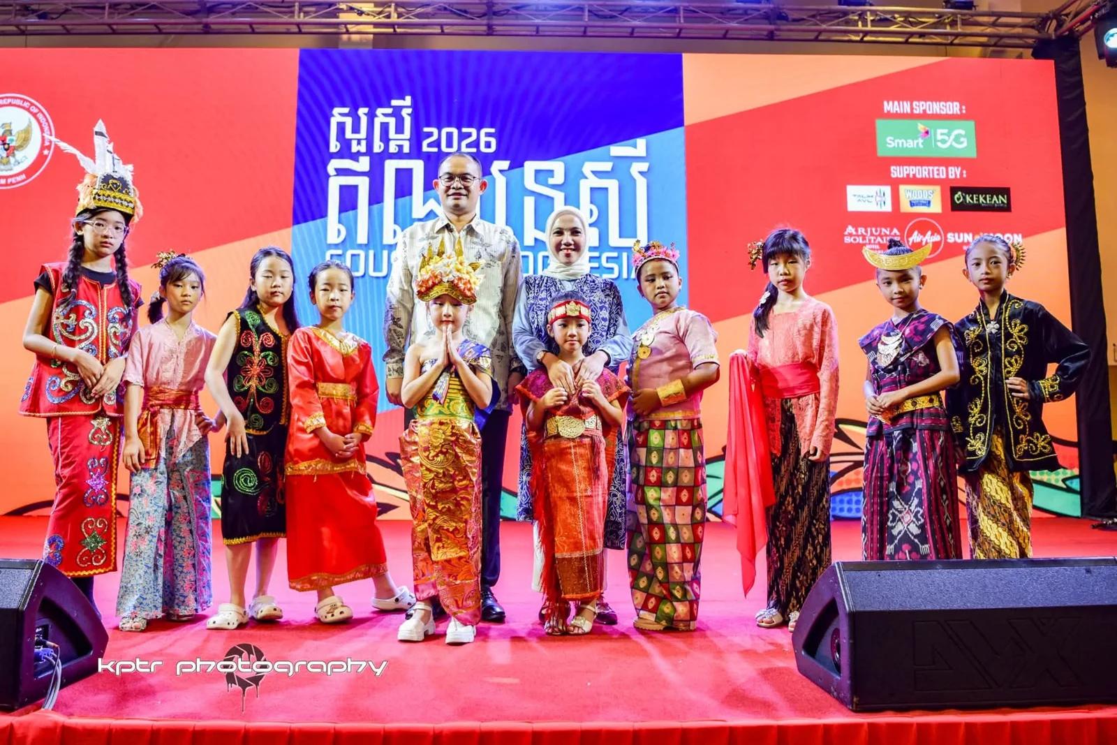 AAA students in traditional Indonesian costumes on stage at Sousdey Indonesia 2026.