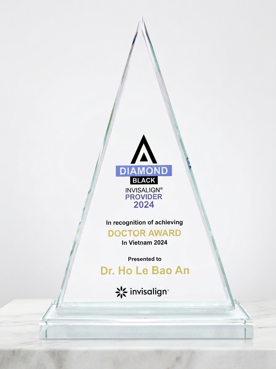 The Invisalign Diamond Black Provider 2024 trophy presented to Dr Ho Le Bao An, engraved Doctor Award in Vietnam, 2024