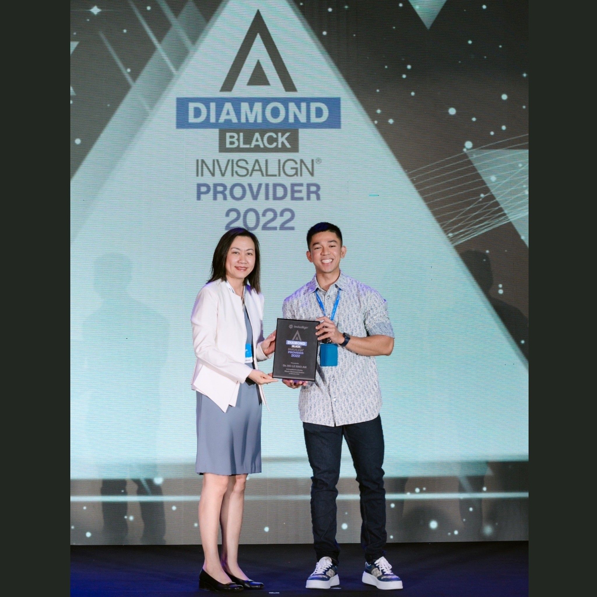 Nhan cup black diamond 2022