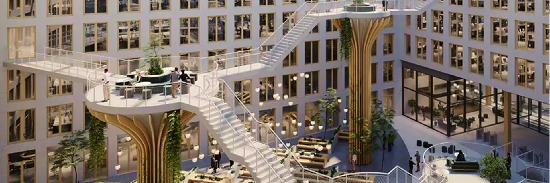 Treppen verbinden brückenartig drei Plateaus im Atrium eines Gebäudes.