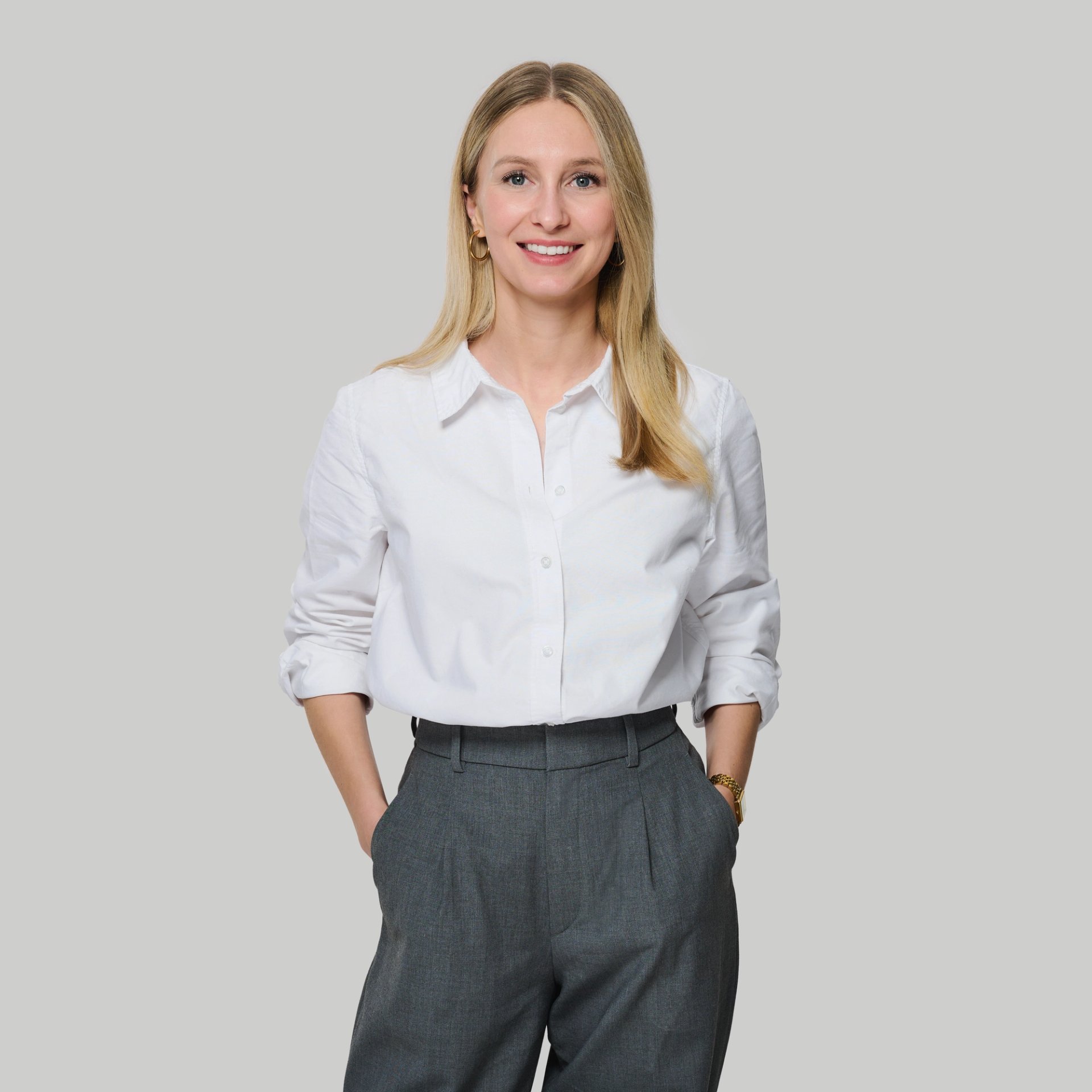 Melanie Sebesta als Ansprechpartnerin für die Salesfive Academy