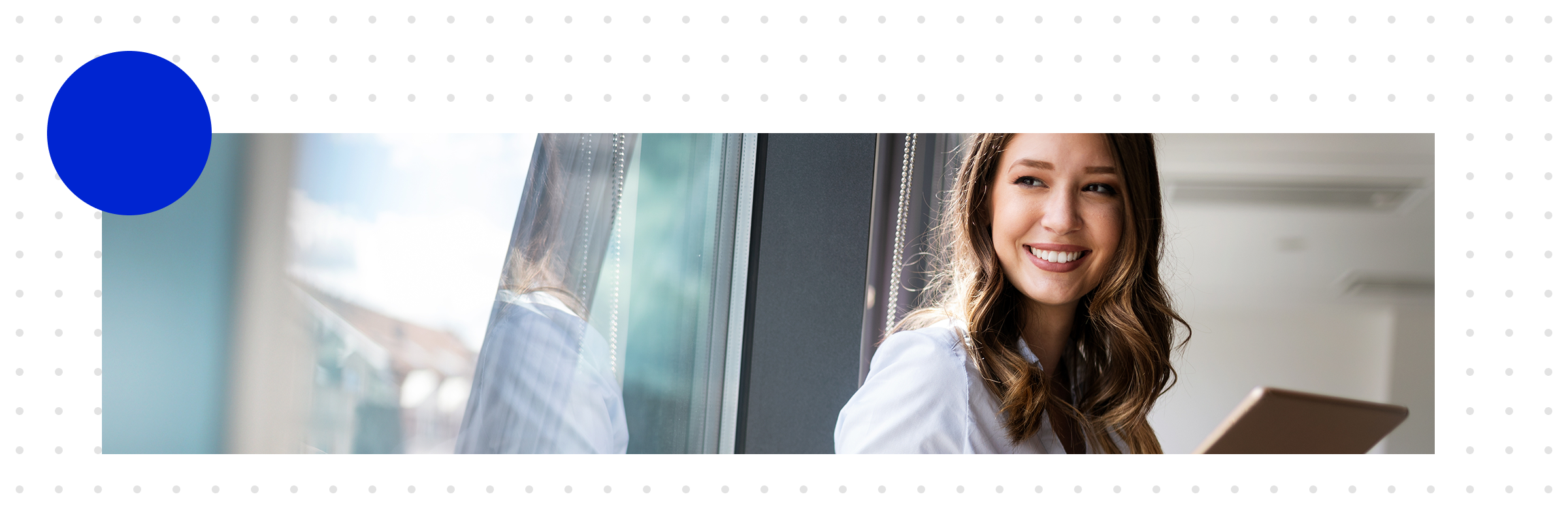 Salesfive Mitarbeiterin nutzt Data 360 und KI.