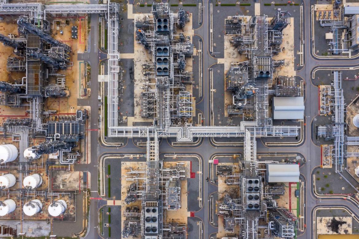 Panoramic view of a sophisticated oil and gas infrastructure development project in the Middle East showing modern construction techniques and equipment