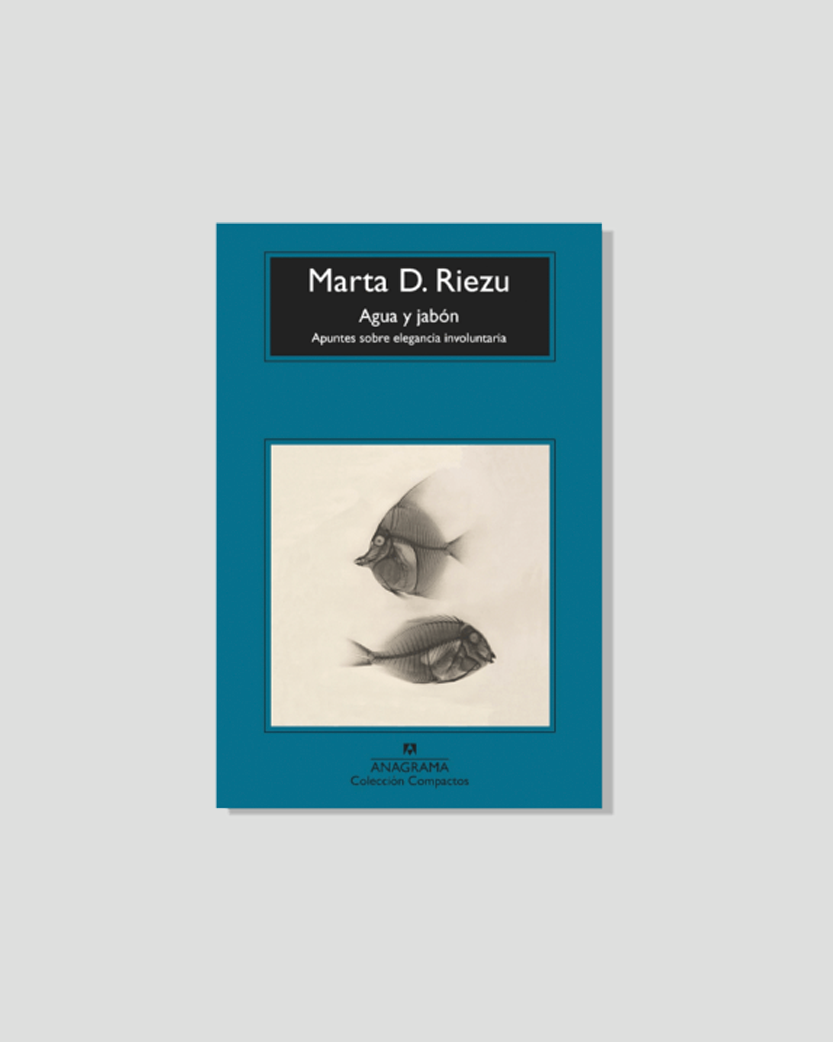 Book cover for Agua y jabón by Marta D. Riezu, featuring two detailed fish illustrations on a teal background.