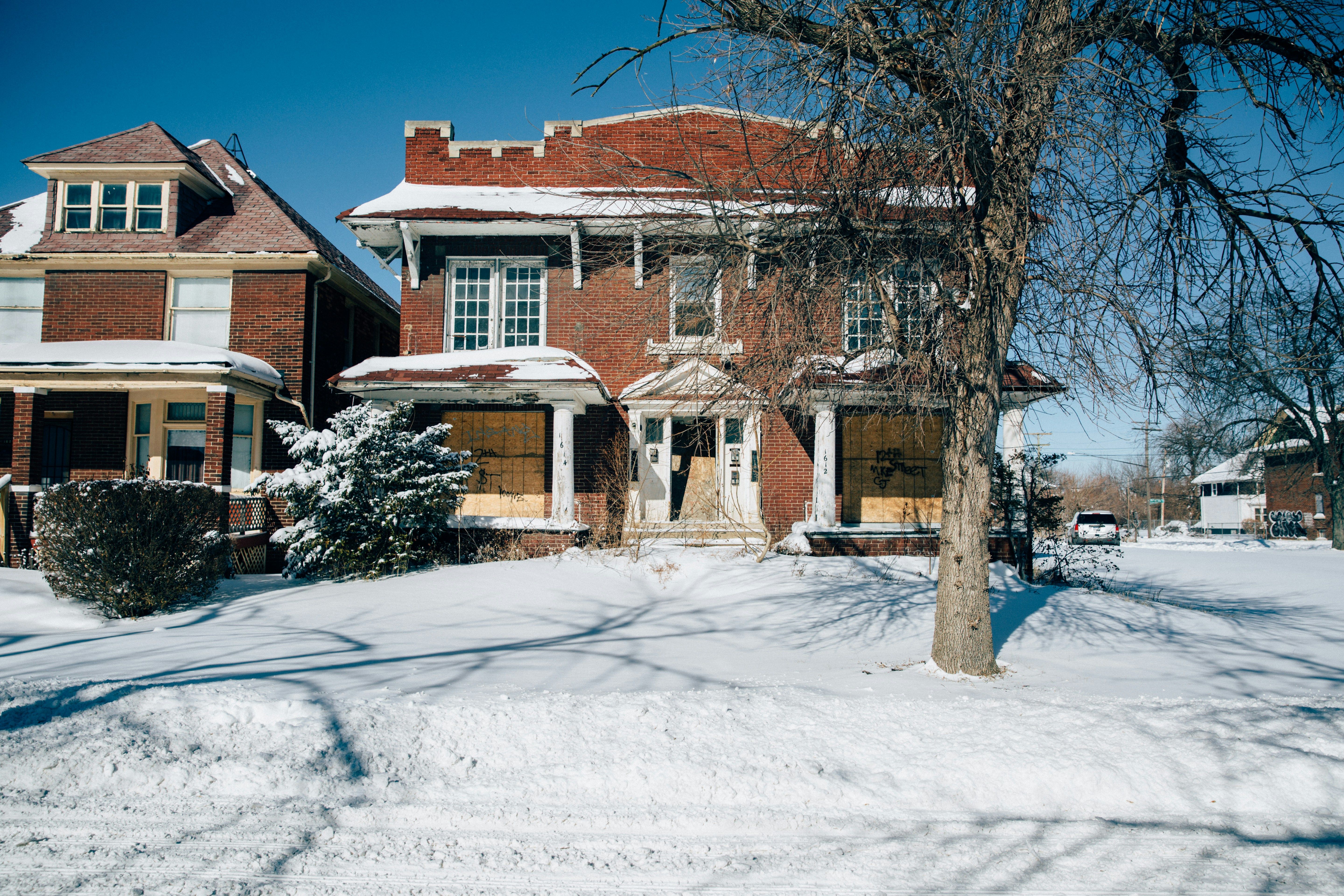 Foundation Problems in Michigan: Early Warning Signs Every Homeowner Should Know