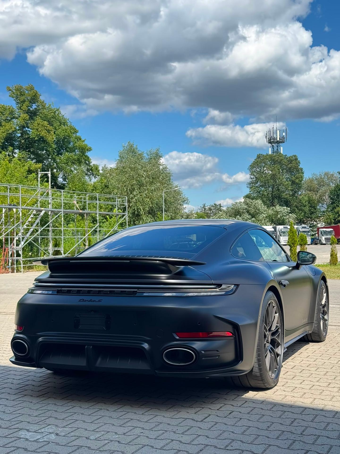 911