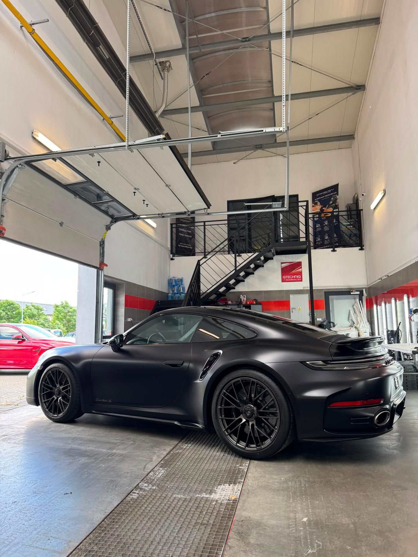 911