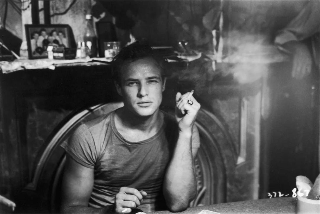 A História da T-shirt: de roupa íntima a ícone de estilo masculino