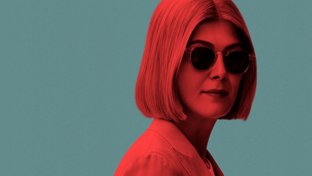 "Eu me importo" na Netflix: um filme engraçado e sombrio sobre ambição e ganância.
