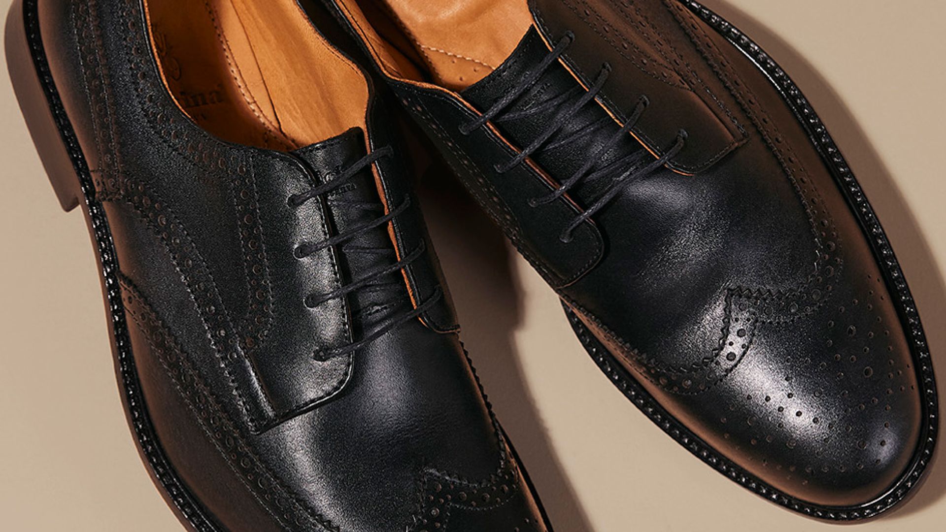 Detalhe sapato derby