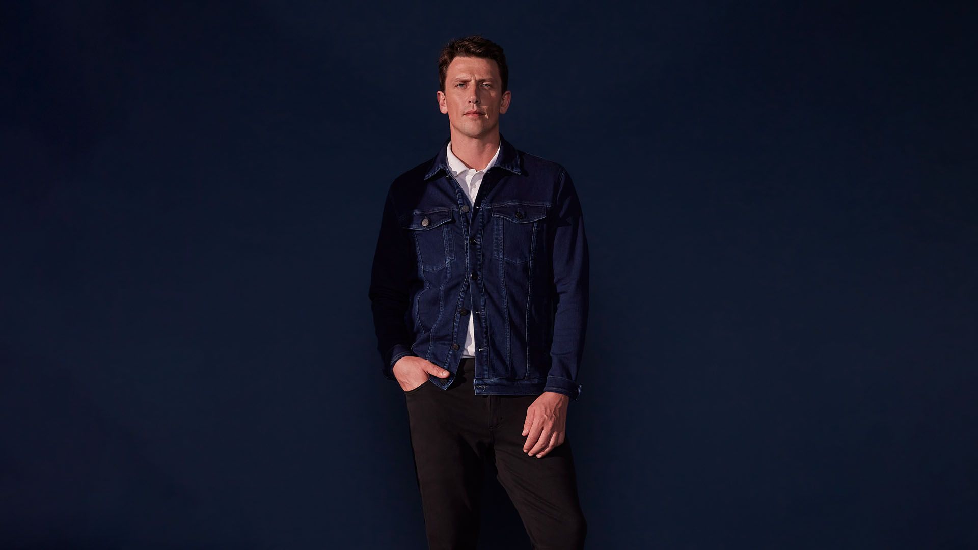 Jaqueta jeans de moletom – Um símbolo de rebeldia a serviço do conforto