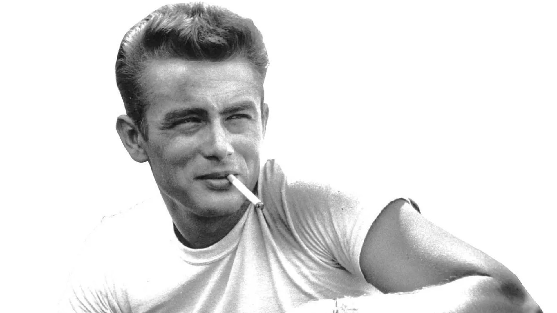 Homens de atitude e suas camisetas básicas 