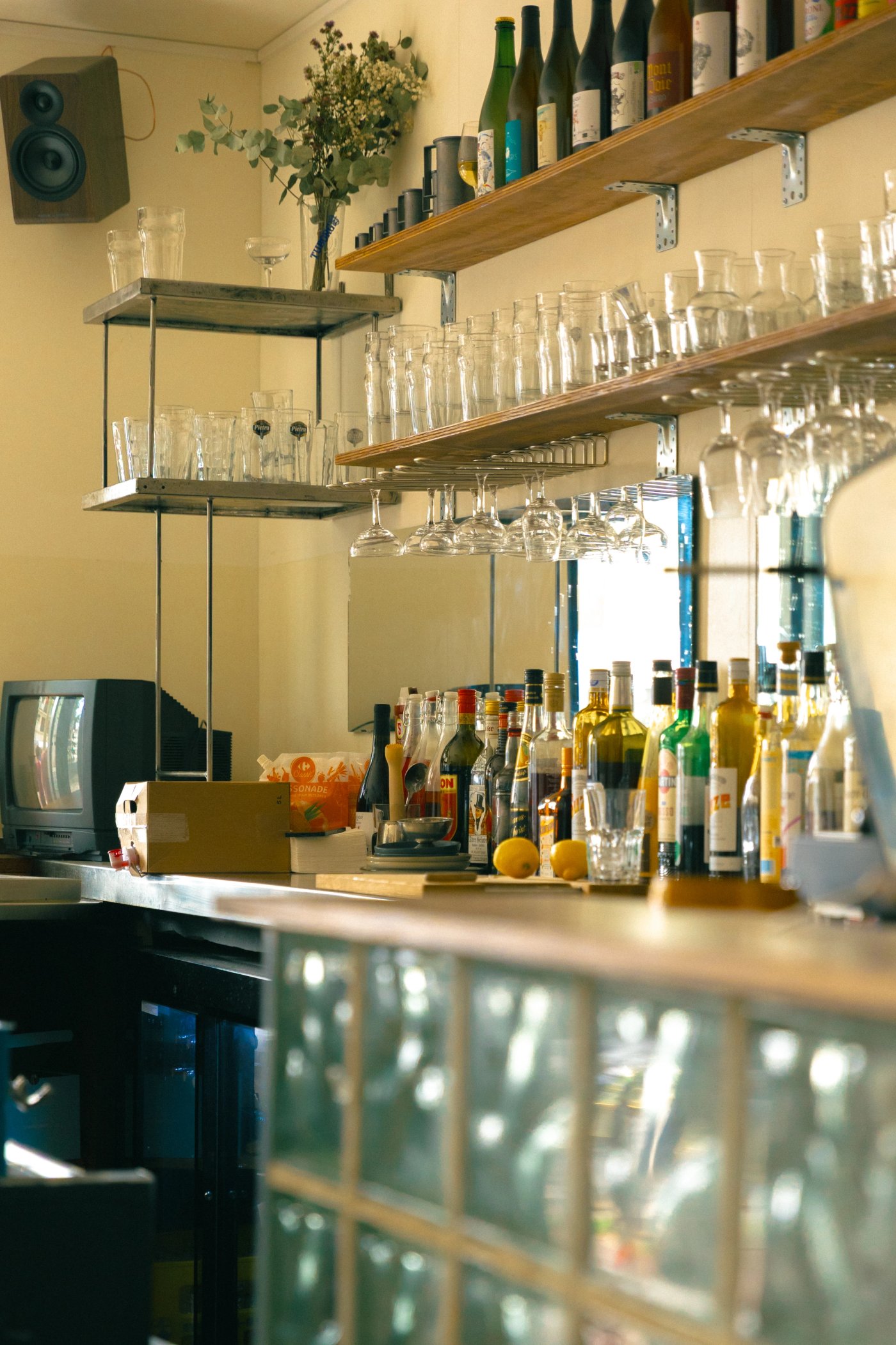 Antenne 47: the bar