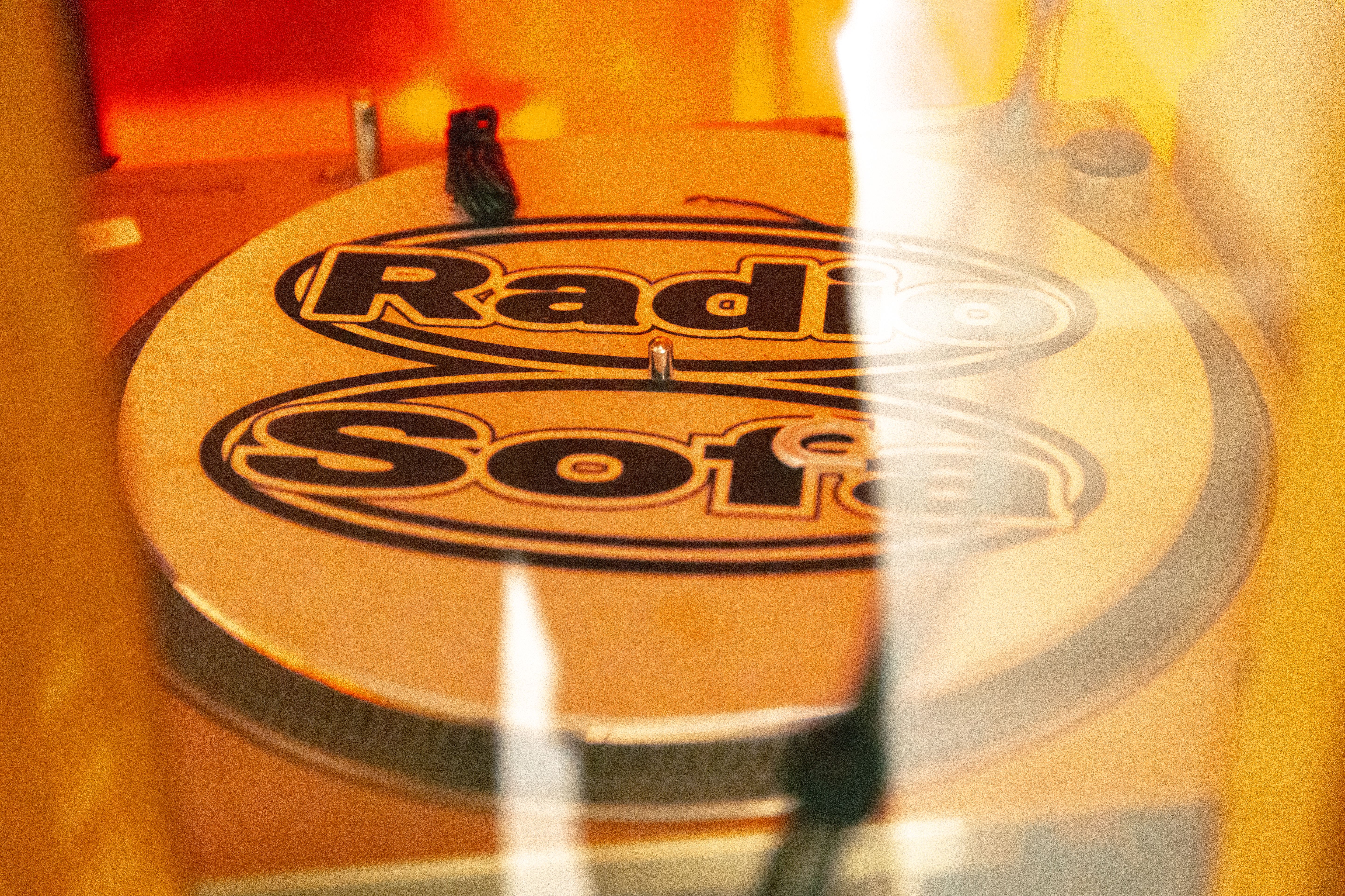 Antenne 47: Radio Sofa opens web radio café-bar in Paris