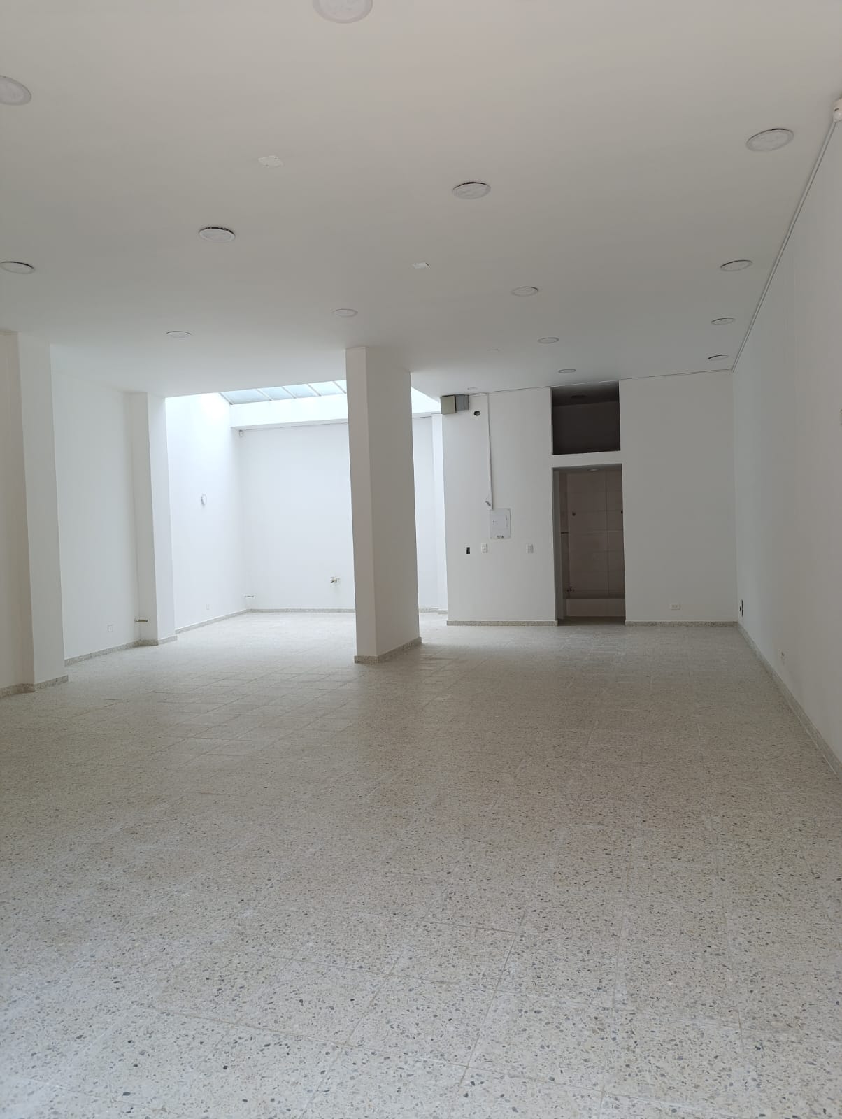 AREA COMERCIAL
