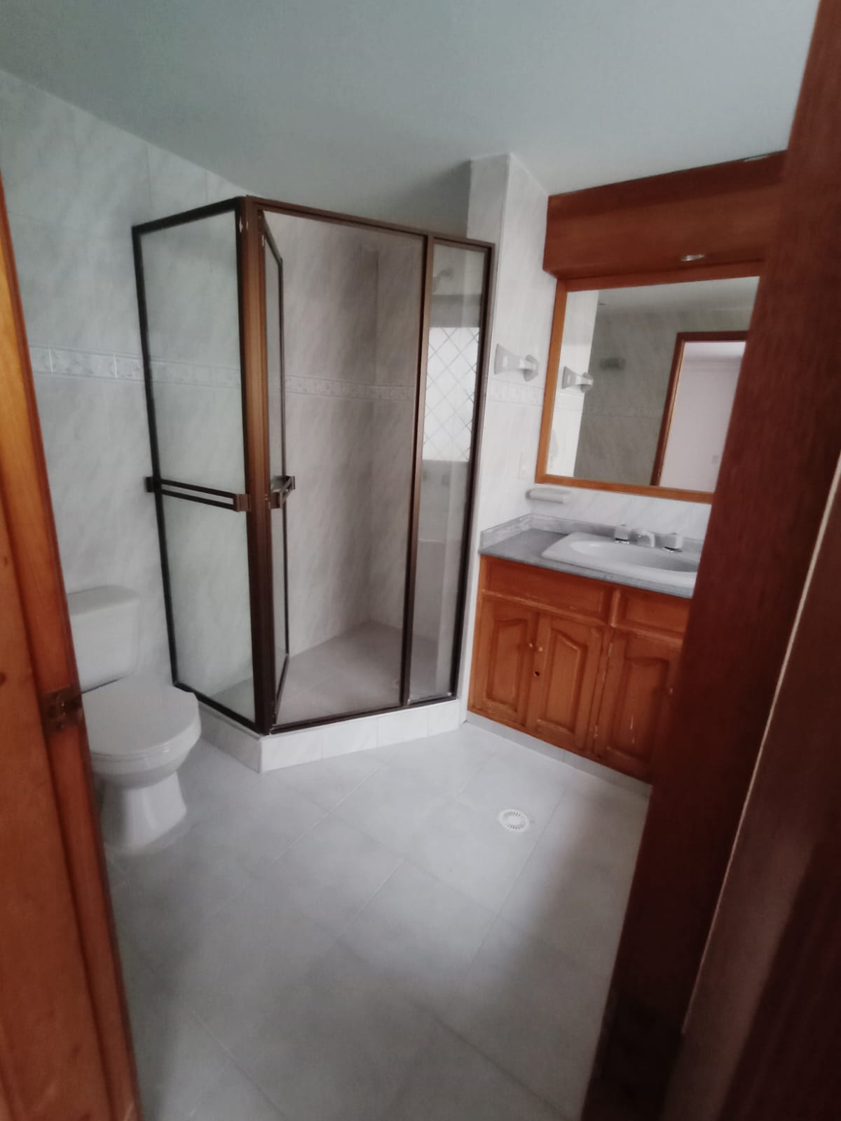 baño alcoba principal