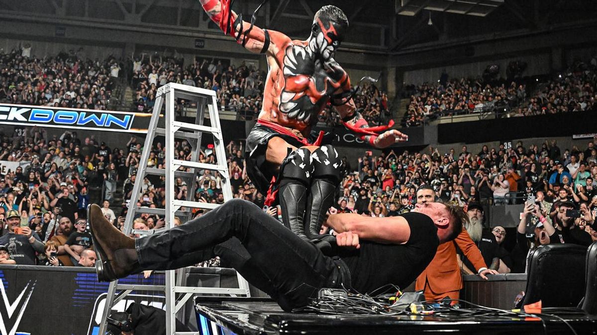 The Demon Finn Bálor hits Gunther with a Coup de Grace through the announce table on SmackDown