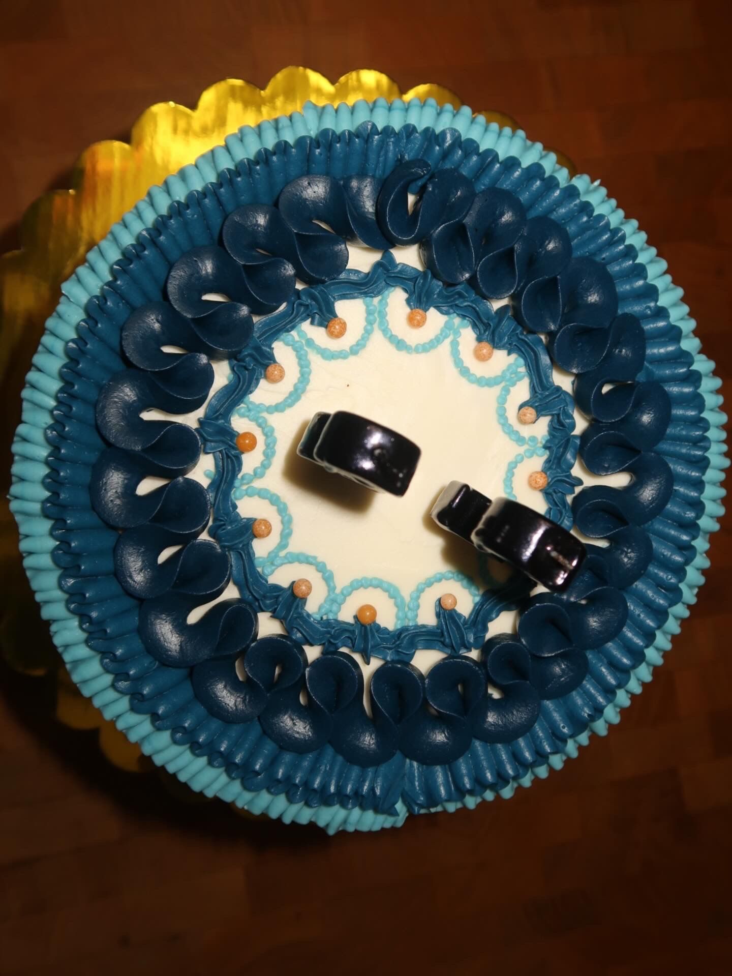 Vintage Blue piped buttercream cake