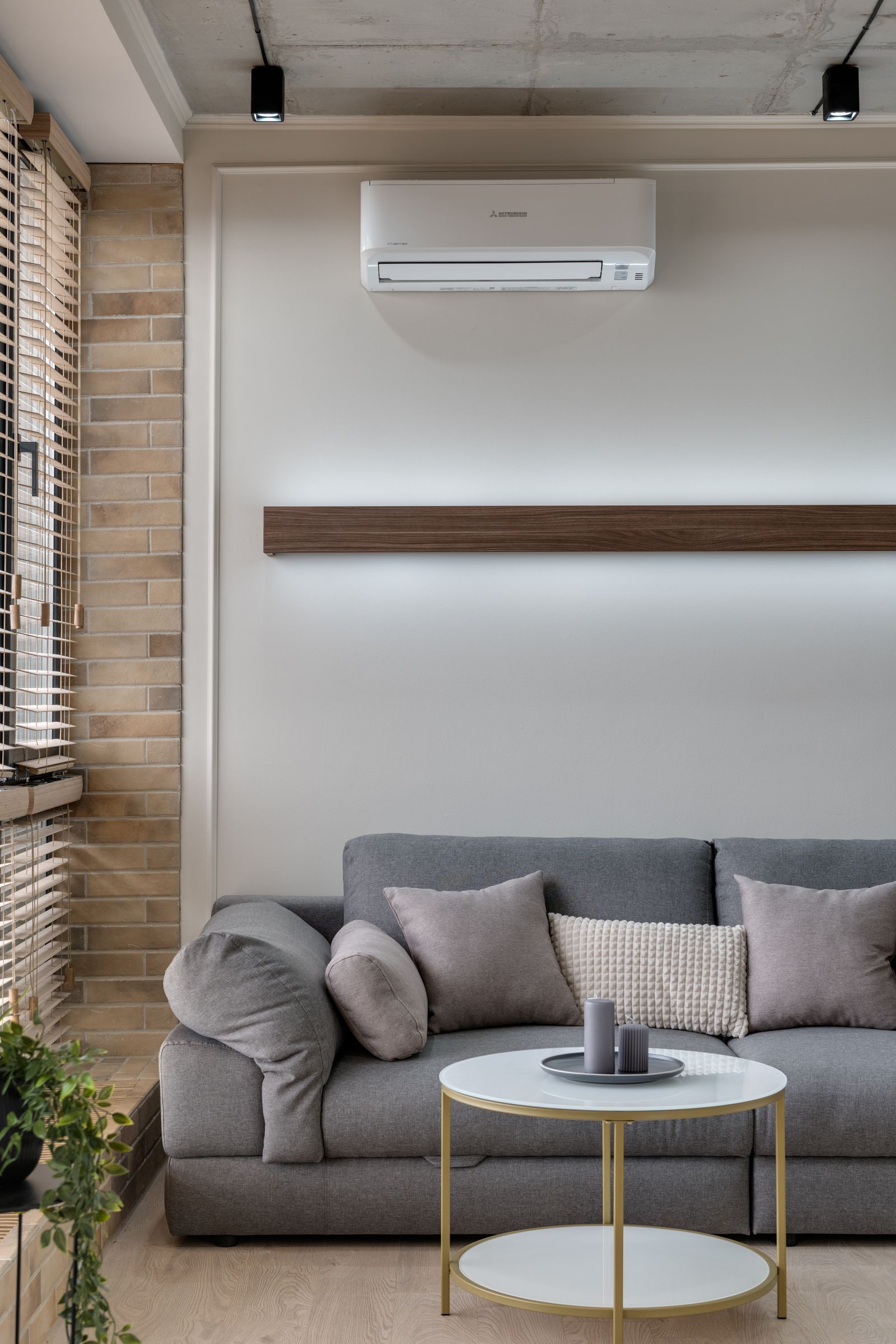 Wall mounted heat pump