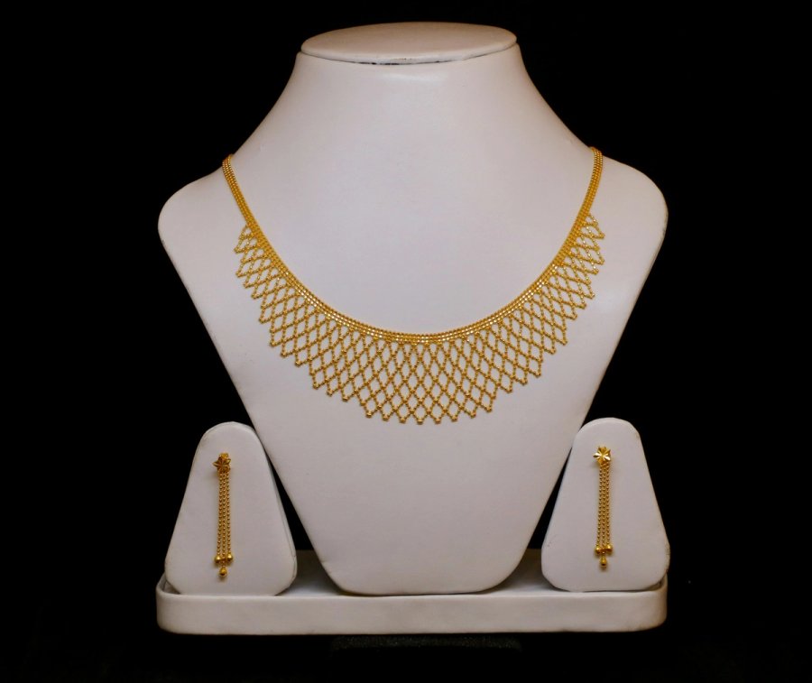 Haar and earrings