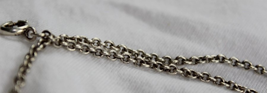 Silver chain detail