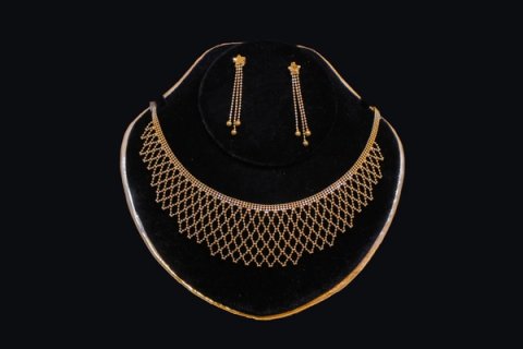 Layered gold haar