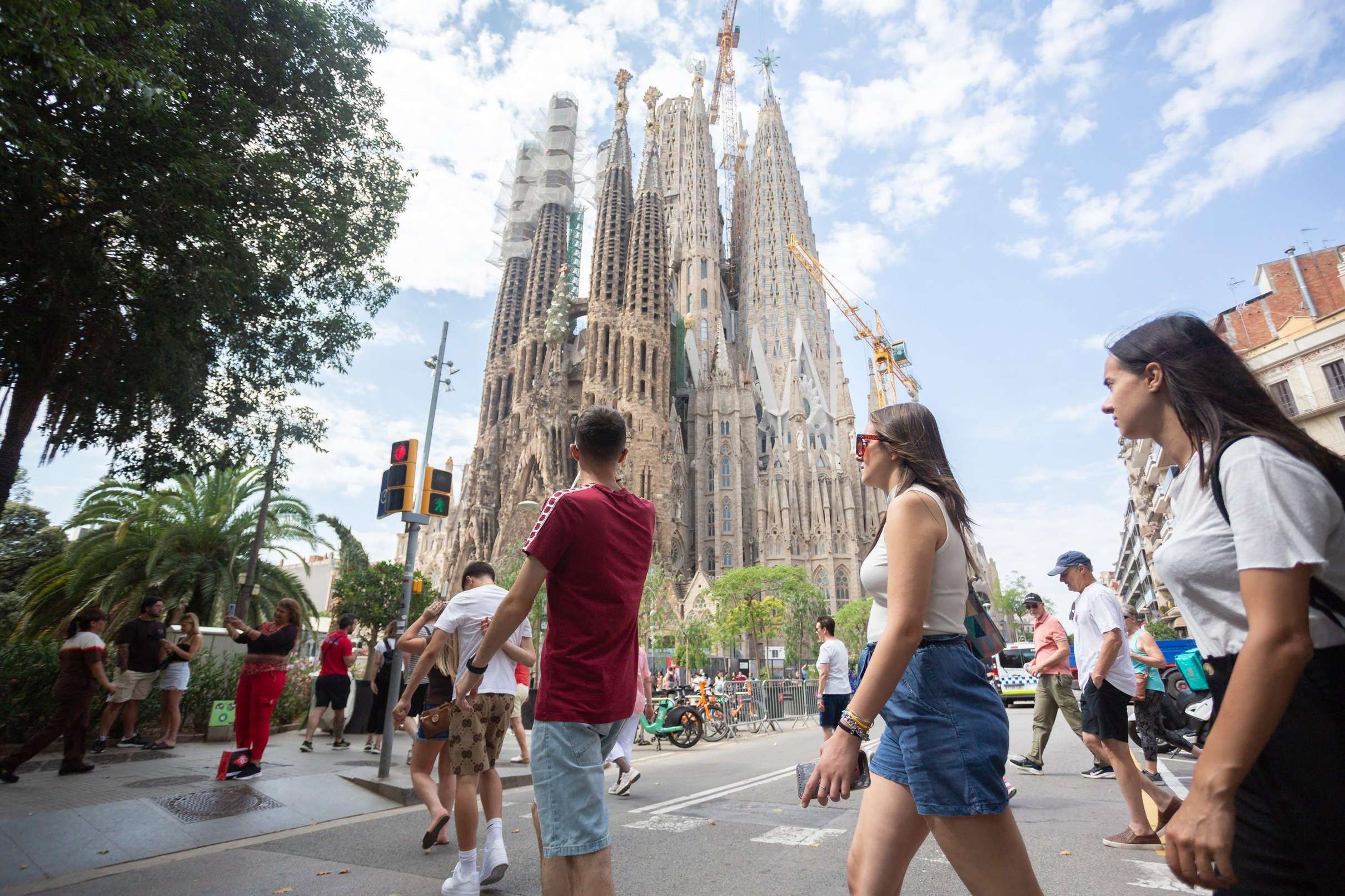 Park Güell & Sagrada Familia Combo Tour with Free Time, Barcelona — photo 2