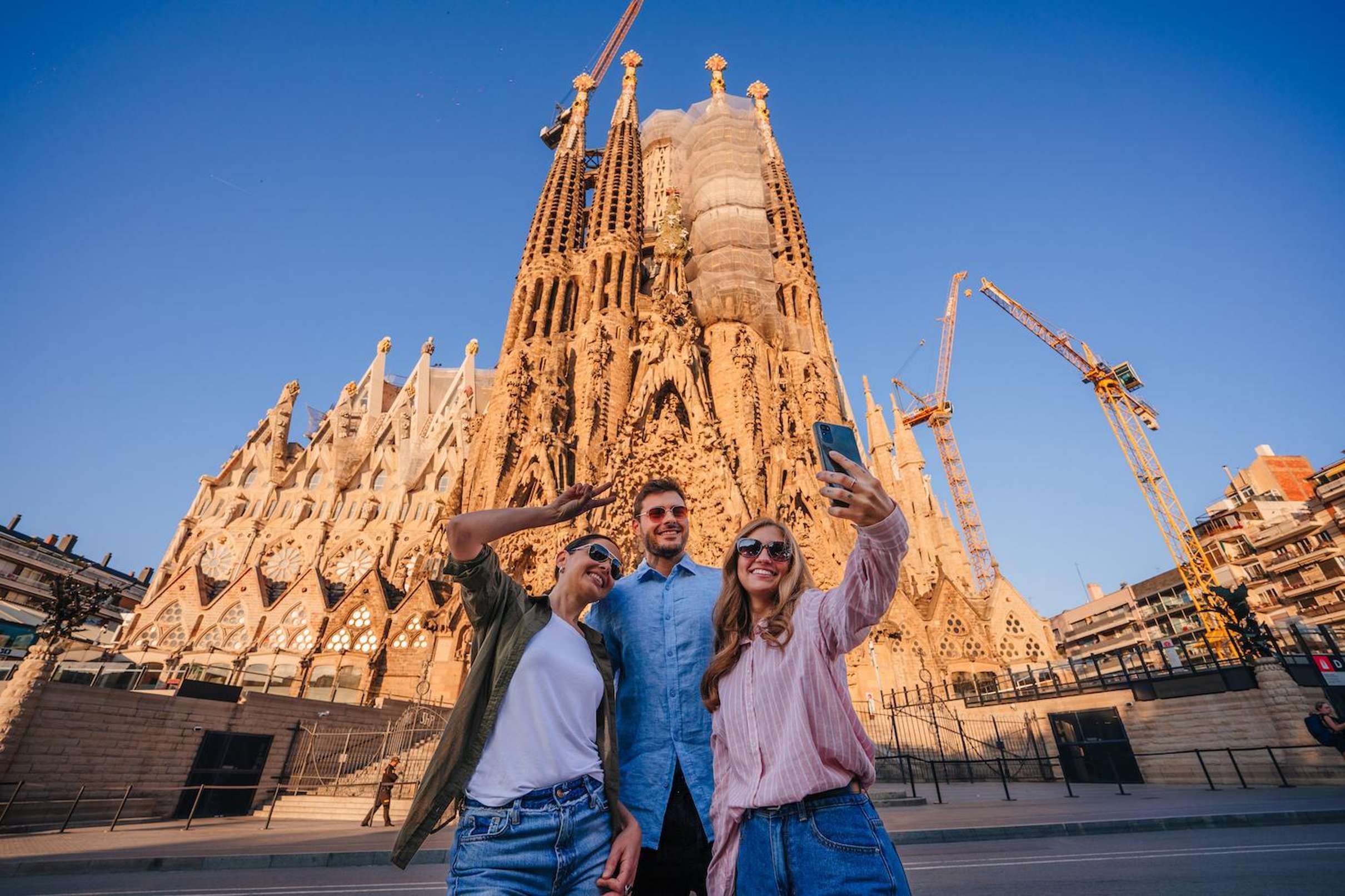 Sagrada Familia Official Guide Tour with Facade Focus, Barcelona — photo 1