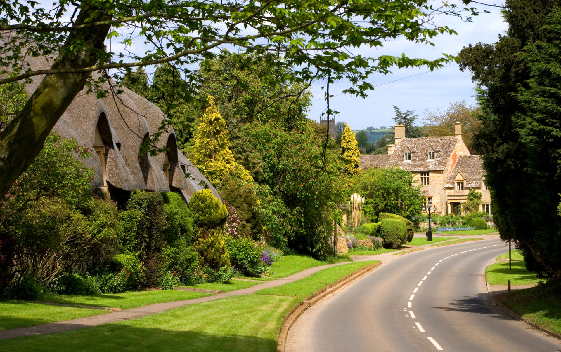 Stone and thatched cottages in Chipping Campden, Cotswolds.