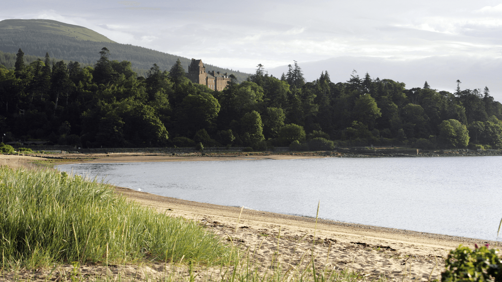 Brodick-beach-with-view-towards-brodick-castle-isle-arran
