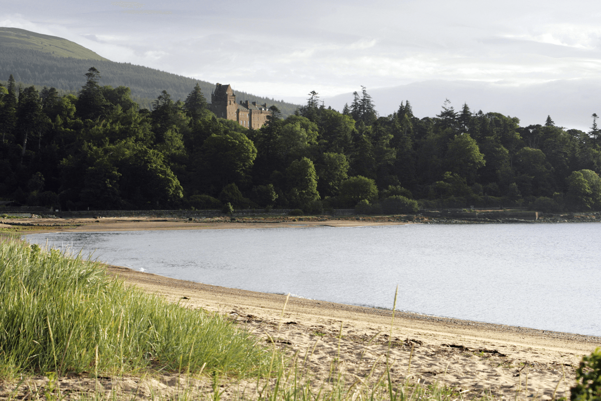 Brodick-beach-with-view-towards-brodick-castle-isle-arran