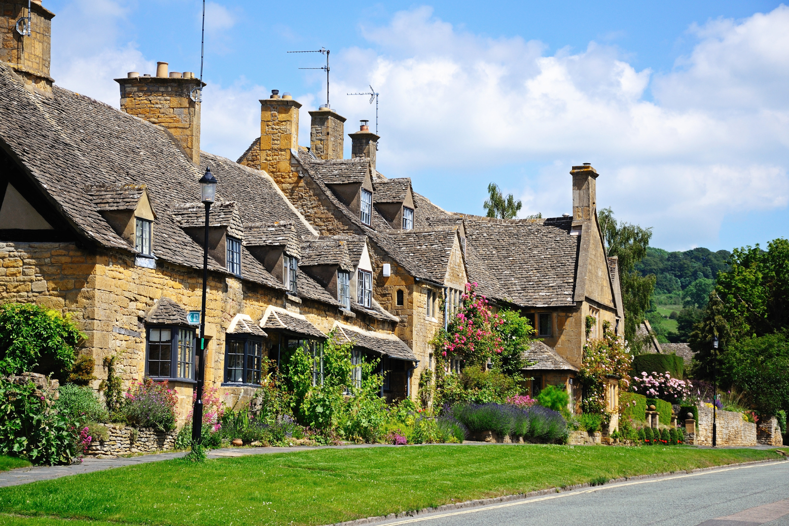 Honey stone coloured houses in Broadway village in the Cotswolds