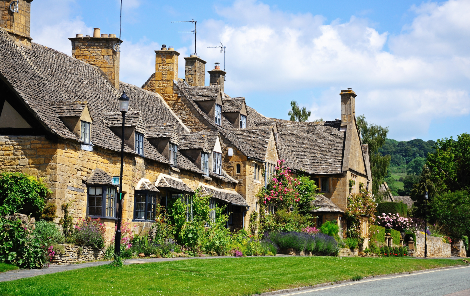 Honey stone coloured houses in Broadway village in the Cotswolds