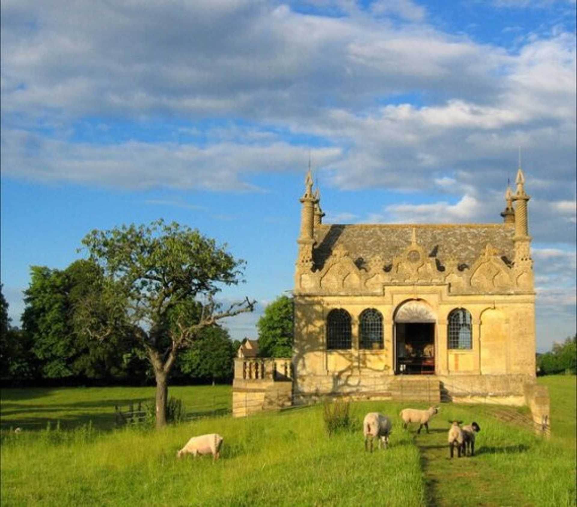 East-Banqueting-House-Cotswold-Round
