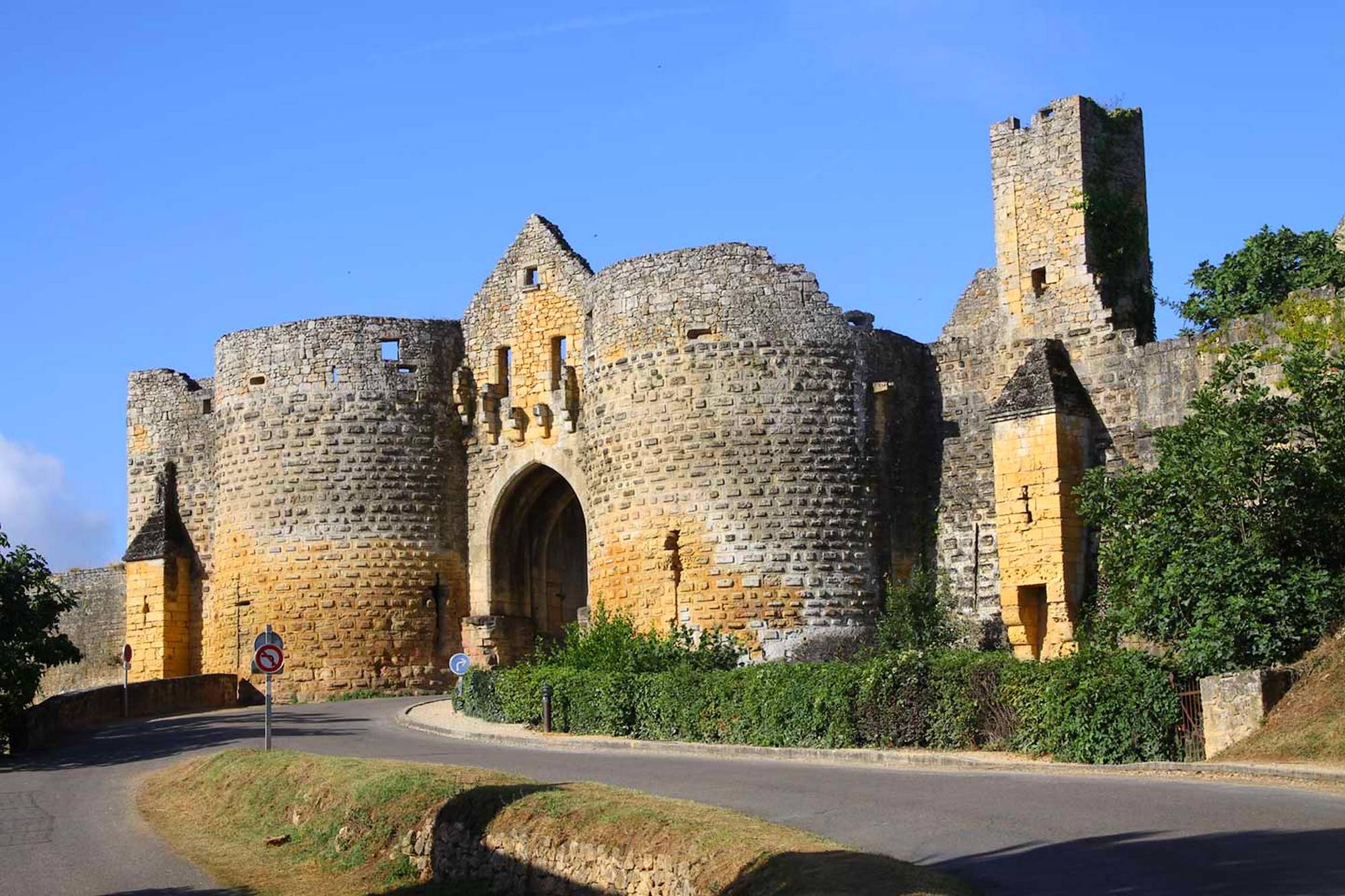 Hilltop village of Domme overlooking the Dordogne Valley, France