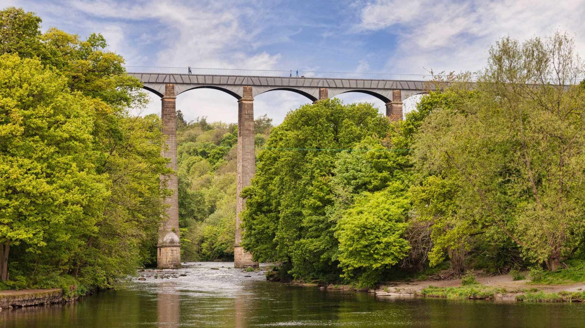 Pontcysyllte Aqueduct over the River Dee on the Offa’s Dyke Path walking holiday