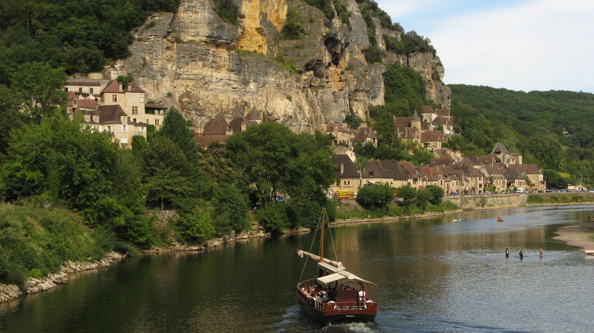 Traditional boats on the Dordogne River below La Roque-Gageac