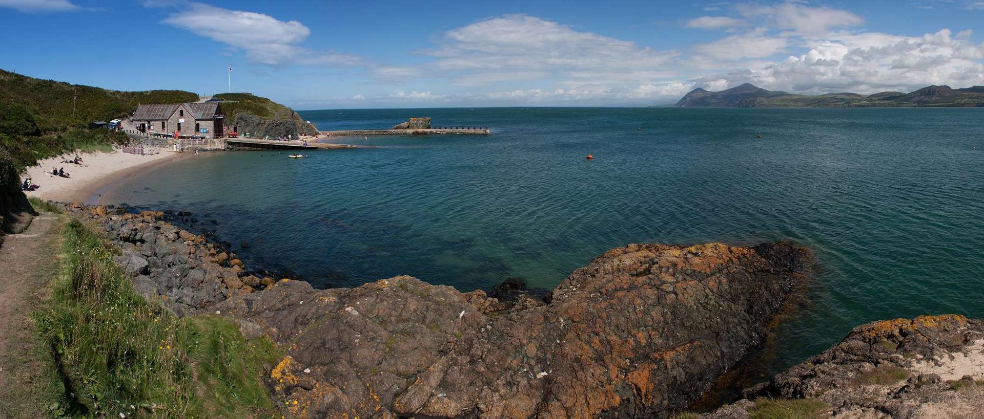 Walking holidays Llyn coastal path