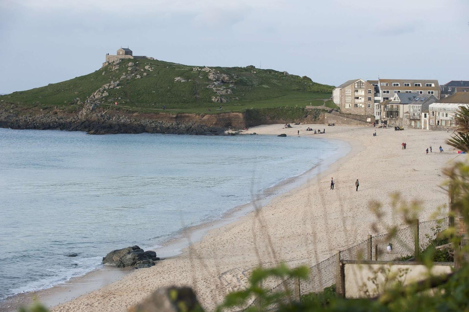 image of Porthmeor beach at St Ives, Cornish coastal path