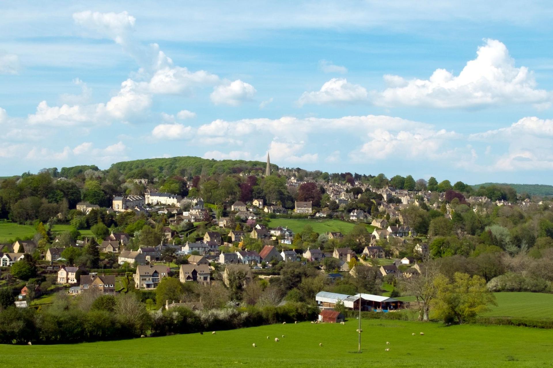 Queen of the Cotswolds (Painswick Single Centre Break)