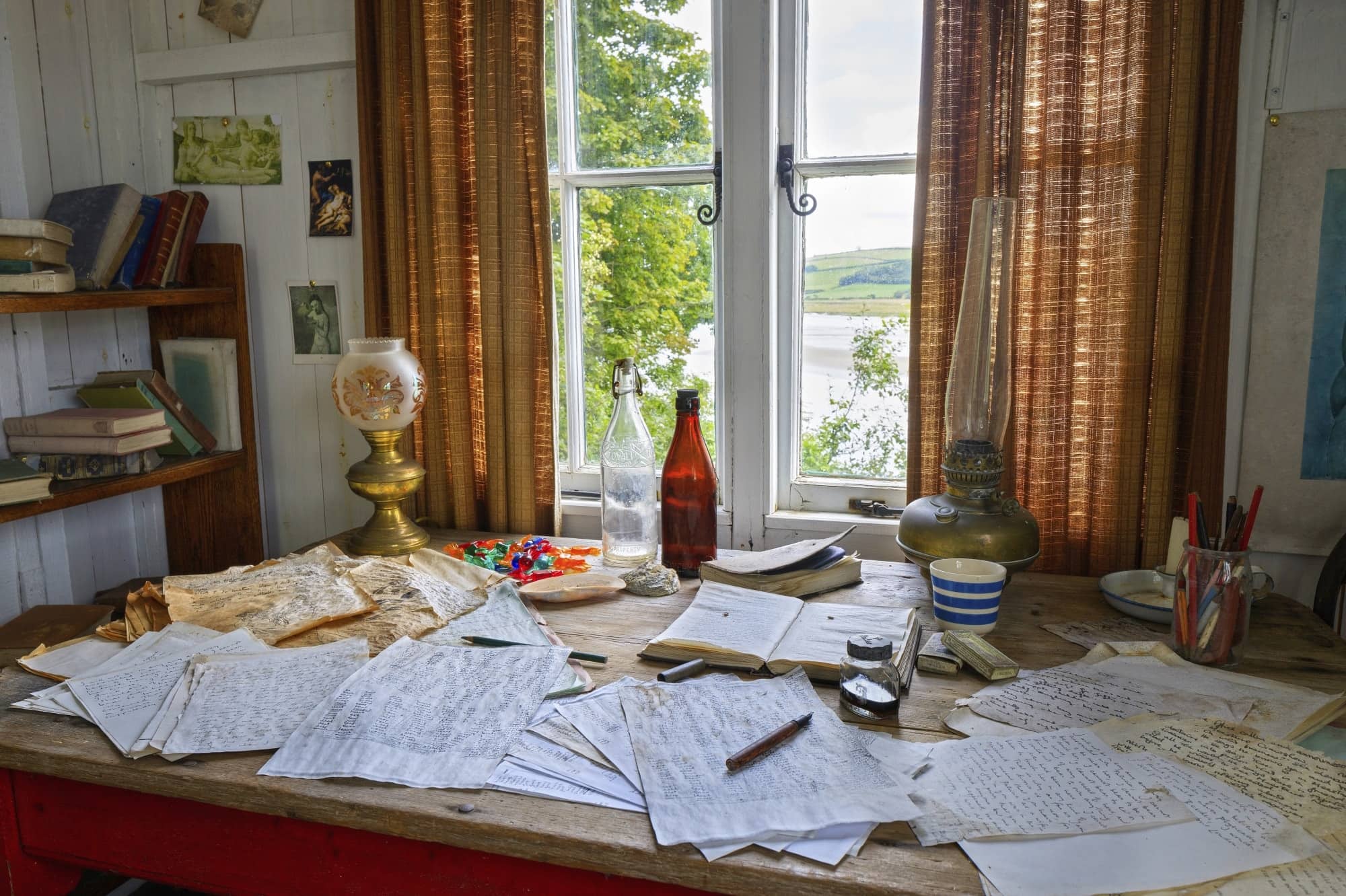 Image of Dylan Thomas's writing desk at Laugharne, Carmarthenshire, Wales