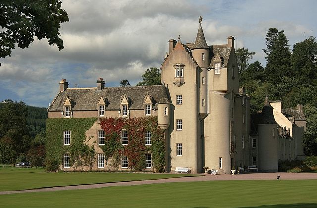Ballindalloch Castle