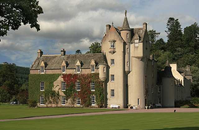 Ballindalloch Castle
