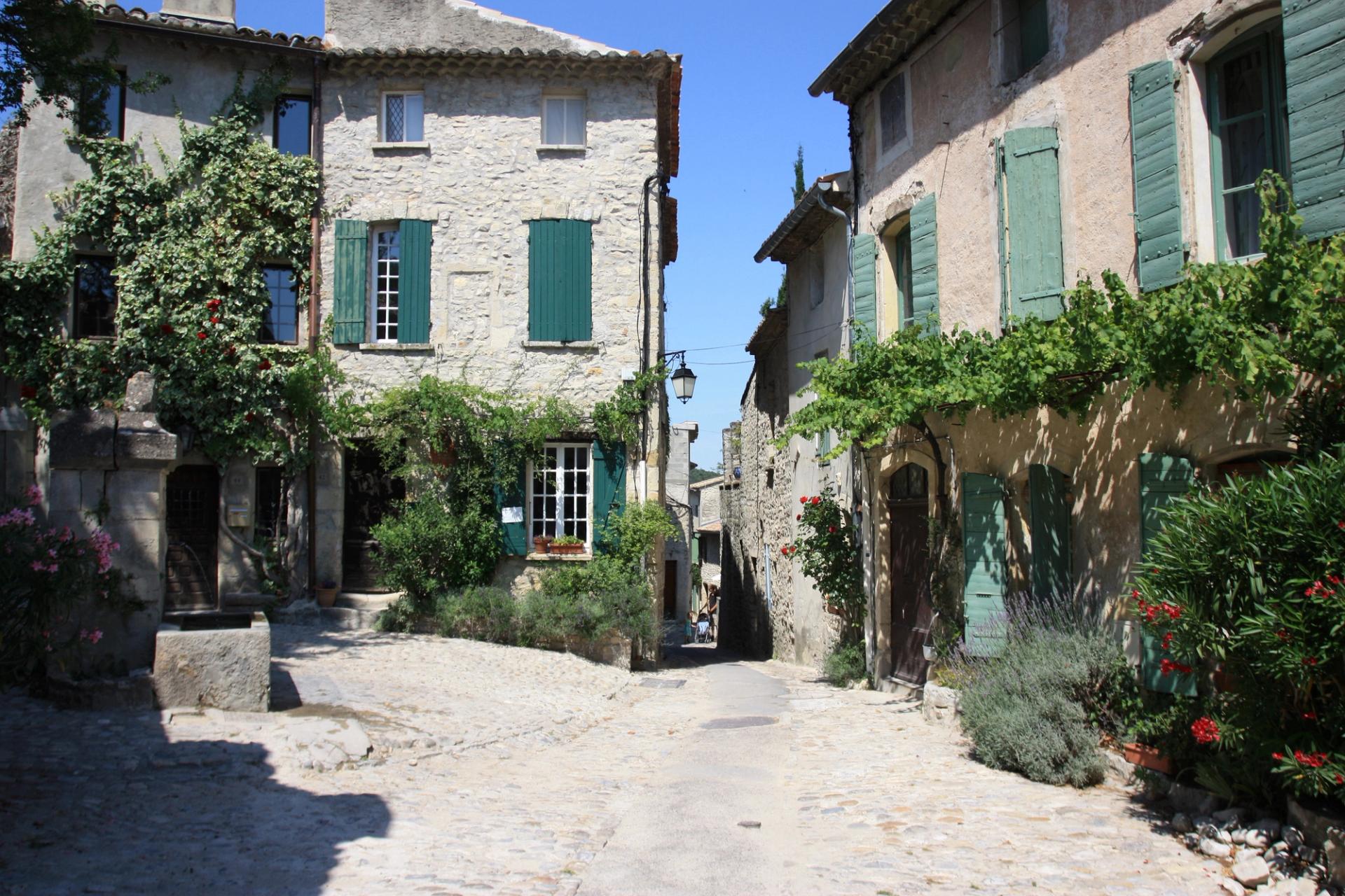 Historic stone bridge and riverside buildings in Vaison-la-Romaine