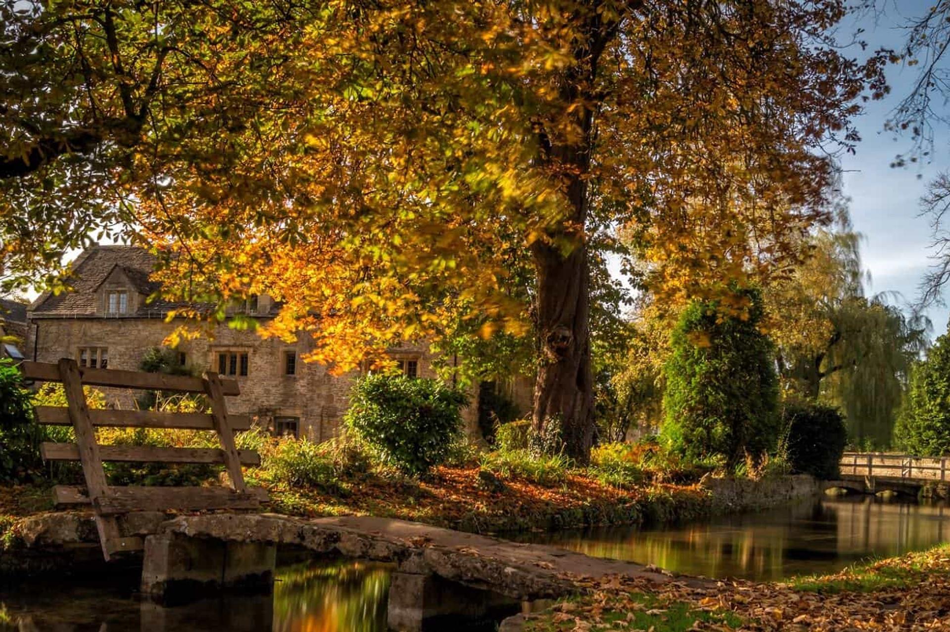 Walk the Cotswolds Round in autumn