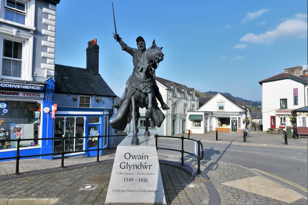 Owain Glyndwr Statue